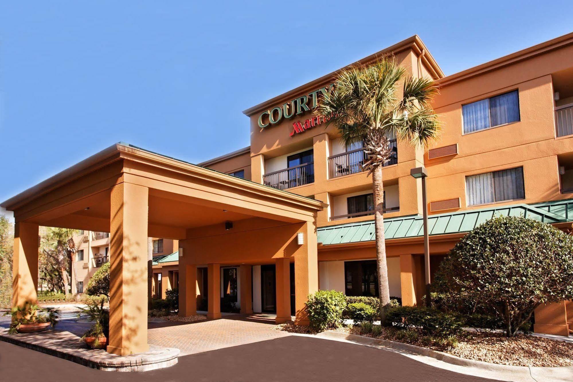 Courtyard Tampa North / I-75 Fletcher Exterior photo